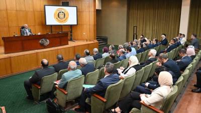 وزير الصناعة يمنح مهلة شهر لمصانع الأسمنت لإعادة تشغيل الخطوط المتوقفة وضبط السوق المحلي