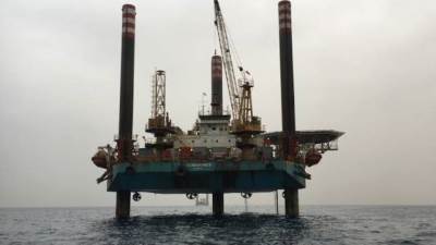 البترول تنعى ضحايا حادث البارج البحري «أدمارين 12» .. وتعهد بصرف تعويضات عاجلة من الشركة المالكة