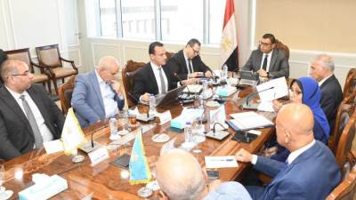 وزير الإسكان يتابع إجراءات إنشاء وحدتي «تنظيم السوق العقارية» و«تصدير العقار المصري» بهيئة المجتمعات العمرانية