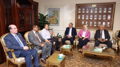 رئيس البنك الزراعي  يبحث مع محافظ أسيوط تعزيز التعاون ودعم التنمية الزراعية بالمحافظة