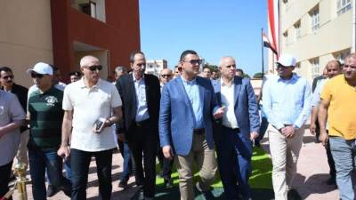 وزير الإسكان يختتم جولته بتفقد طرق النوبارية الجديدة