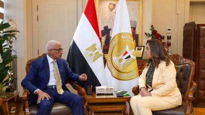 وزيرة التنمية المحلية تتابع مع محافظ شمال سيناء مشروعات الخطة الاستثمارية فى العام المالي الجديد