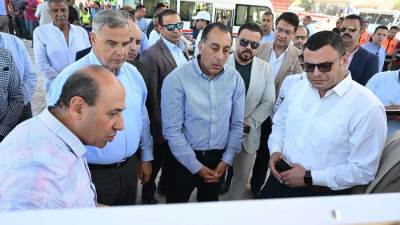 خلال جولته بالمحافظة .. رئيس الوزراء يتفقد مشروع إنشاء محور السادات «كوبري 45» بالإسكندرية