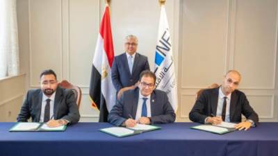 باستثمارات 15 مليون دولار .. توقيع عقد توسعات مشروع «النيل» لإعادة تدوير البلاستيك بمنطقة«السخنة» الصناعية 