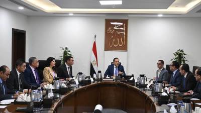 «مدبولى» يستعرض ملامح النسخة النهائية من مشروع قانون المناطق المركزية للمال والأعمال