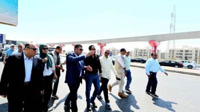 «الشربينى»  يتفقد المحاور والطرق بمدينة الشيخ زايد ويوجه بالمتابعة الدورية لأعمال النظافة