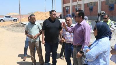 «الشربينى» يتابع تطوير منظومة الصرف الصناعي ورفع كفاءة المناطق الصناعية بمدينة العاشر