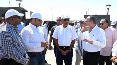 «مدبولى» يتفقد محطة التجارب البحثية لتحلية مياه البحر بمدينة العلمين الجديدة