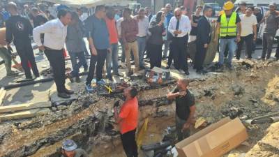 وزير الكهرباء يتفقد أعمال إصلاح عطل كابل أرضي أمام مترو ساقية مكي بالجيزة ويؤكد: الشبكة آمنة ومستقرة