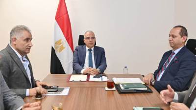 «سويلم»: لا تهاون مع التعديات على مجرى النيل.. وحلول متكاملة لمكافحة ورد النيل