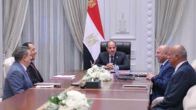 السيسي يوجه بتسريع وتيرة تنفيذ مشروعات إنشاء المحاور اللوجستية التنموية
