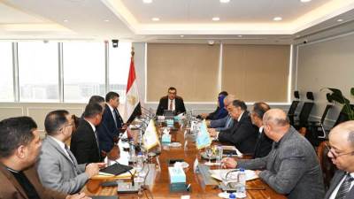 وزير الإسكان يتابع تنفيذ مشروعات سكنية وخدمية ببورسعيد ويوجه بسرعة التسليم