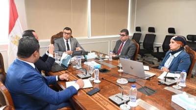 وزير الإسكان يُتابع موقف الاستراتيجية الوطنية للعمران الأخضر والمستدام