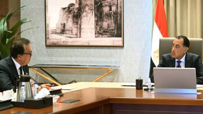 رئيس الوزراء يتابع توافر الأدوية ويُوجه بسرعة سداد مديونيات الجهات الحكومية للشراء الموحد