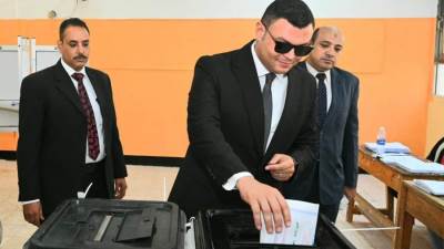 وزير الإسكان يدلي بصوته بانتخابات مجلس الشيوخ وتوجيهات لرؤساء المدن الجديدة بتوفير  جميع الاحتياجات اللوجستية للعملية الإنتخابية