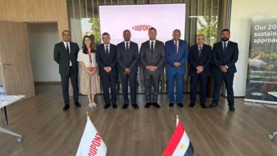  وزير الإسكان يصل برشلونة الإسبانية ويبحث توطين تكنولوجيا تحلية المياه مع شركتي "DUPONT" و"IETOS"