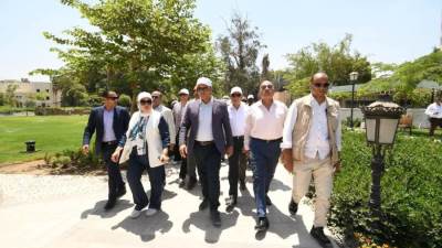 وزير الإسكان ومحافظ القاهرة يتفقدان مشروع إحياء حديقة الأزبكية