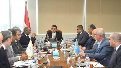 وزير الإسكان: تأمين التغذية الكهربائية لمحطات مياه الشرب والصرف الصحي بالمدن الجديدة  بالتنسيق مع الكهرباء