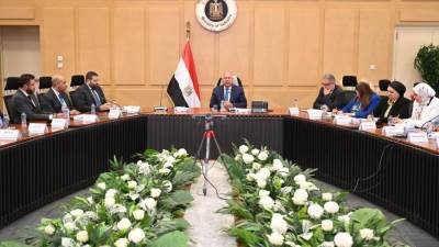 كامل الوزير يبحث مع كبار مصنعي السيارات والصناعات المغذية آليات التوطين والتكامل الصناعي