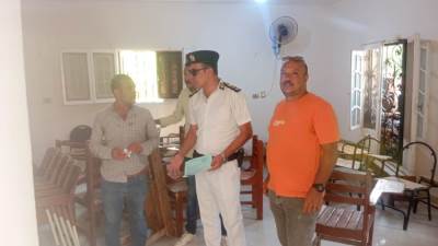 حملة موسعة بالعاشر  لإزالة العشوائيات وضبط المخالفات الخطرة