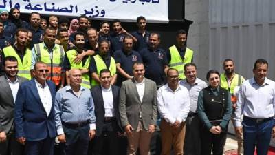 وزير الصناعة يتفقد مصنع «إيجي دينيم للنسيج» بالعاشر من رمضان