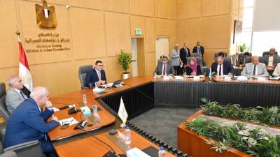 وزير الإسكان يترأس أول اجتماع للجنة متابعة تخصيص وحدات الموظفين المنتقلين للعاصمة الإدارية