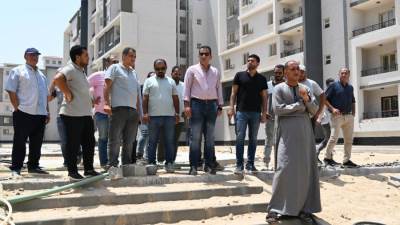 رئيس جهاز العاشر  يتفقد مشروعات الإسكان المتوسط والأخضر ويؤكد الالتزام بالجداول الزمنية