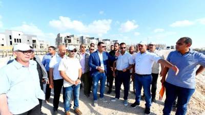 وزير الإسكان يتفقد مشروع بحيرات «نيو مارينا» و«البوغاز» والفيلات والشاليهات بمارينا 8