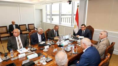 وزير الإسكان يوجه بتعزيز منظومات التأمين والسلامة والصحة المهنية بالجهات التابعة للوزارة