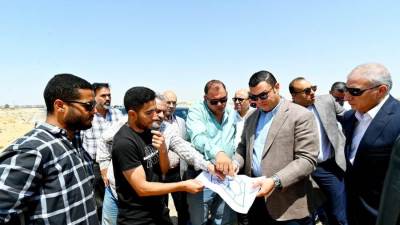 «الشربينى» يتفقد شبكات المرافق بمنطقة جنيفة بمدينة الشروق ويوجه بإنشاء بوابة جديدة للمدينة