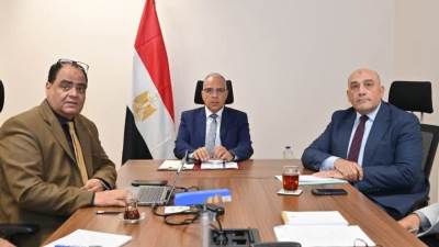 وزير الري يوجه بتسريع أعمال استلام أراضي طرح النهر