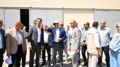 بالصور .. وزير الإسكان يتفقد محطة الصرف الصحي رقم (12) بمنطقة الأندلس في التجمع الثالث