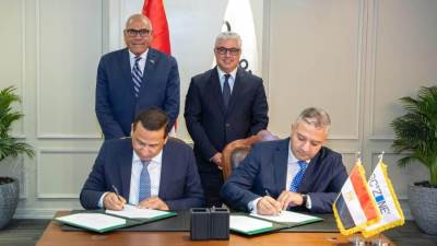 باستثمارات 4.2 مليون دولار .. «اقتصادية قناة السويس» توقع عقديْن مع تحالف «مصري–تركي» لإقامة ساحات إيداع جمركي