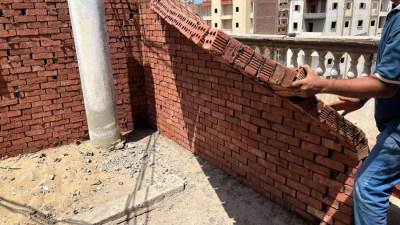 حملة مكبرة بحي غرب المنصورة لإزالة مخالفات البناء ومراجعة ملكية الأراضي قبل التراخيص