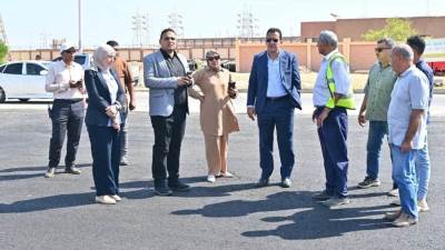وزير الإسكان يتابع موقف تطوير الطرق والمرافق بالمناطق الصناعية