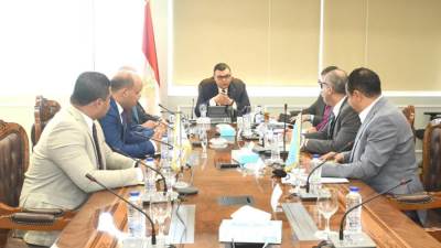 وزير الإسكان يتابع مشروع المماشي السياحية بمدينة أكتوبر