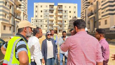 وزير الإسكان يتابع المشروعات الخدمية والبنية الأساسية بالمرحلة العاجلة بمدينة السويس الجديدة