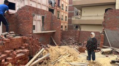 حى غرب المنصورة يواصل حملاته لإزالة مخالفات البناء