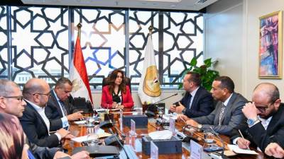 وزيرة التنمية المحلية تبحث مع محافظ جنوب سيناء مستجدات مشروع تطوير مدينة دهب