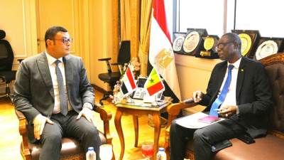 وزير الإسكان يستقبل سفير جمهورية السنغال في القاهرة لبحث سُبل تعزيز التعاون فى مجال الإسكان والتنمية العمرانية