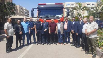 استلام سيارة إطفاء جديدة لدعم قدرات الحماية المدنية في مدينة الشروق