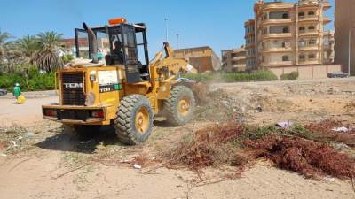 تكثيف حملات النظافة والتجميل ورفع الإشغالات بالحي الرابع بمدينة العاشر من رمضان