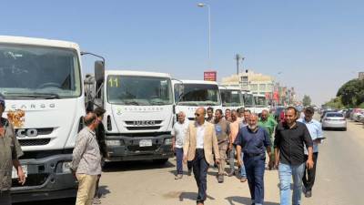 رئيس جهاز القاهرة الجديدة يُجرى اصطفافًا مفاجئًا لمعدات شركات الصيانة والمرافق