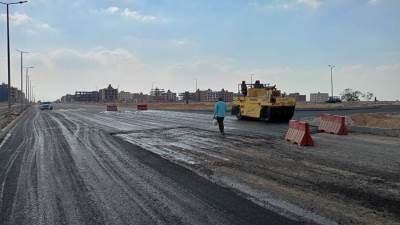 رئيس جهاز القاهرة الجديدة يتفقد أعمال رصف محور ABC ببيت الوطن