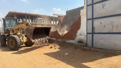  حملة إزالة مكبرة في جمعية السلام بمدينة الشروق