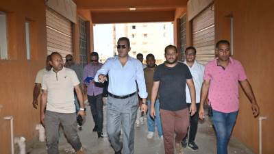 رئيس جهاز العاشر من رمضان يتابع أعمال تطوير ورفع كفاءة الطرق بالمناطق الاستراتيجية