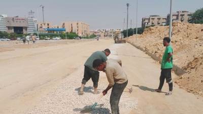 استمرار أعمال تطوير ورفع كفاءة الطرق بمدينة الشروق لتحقيق طفرة خدمية شاملة