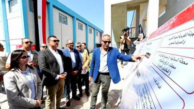وزير الإسكان ومحافظ البحيرة يفتتحان محطة معالجة الصرف الصحي بمركز بدر