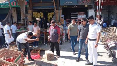 حملة موسعة لإزالة الإشغالات وغلق المحال المخالفة بالحي الثاني في العاشر من رمضان