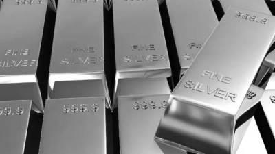 «الملاذ الآمن»: الفضة عند أعلى مستوياتها في 14 عامًا وسط مخاوف الإغلاق الحكومي الأمريكي